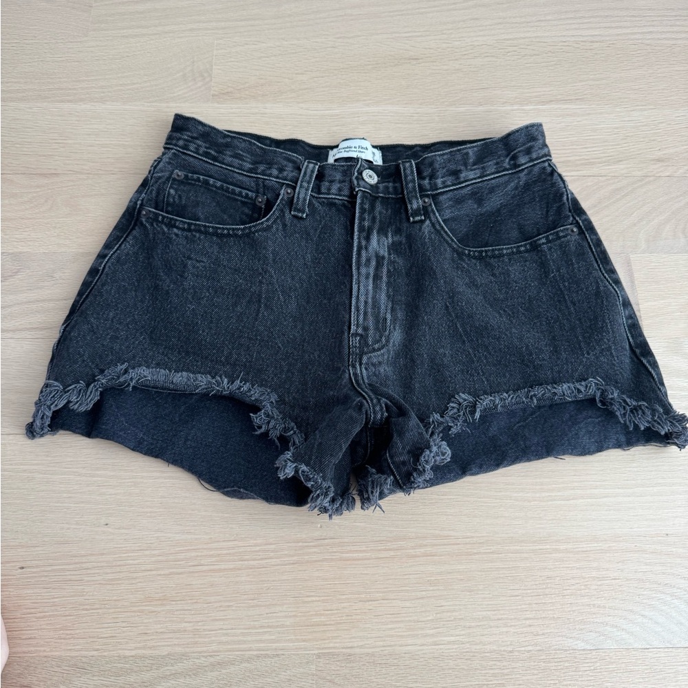 A&F 26/2 Curve Love High Rise Boyfriend Shorts Faded Black